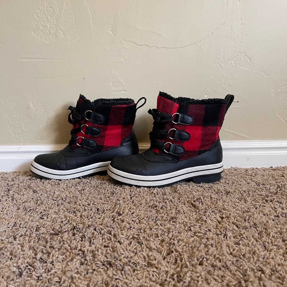 Madden Girl Buffalo check boots. SZ6.5